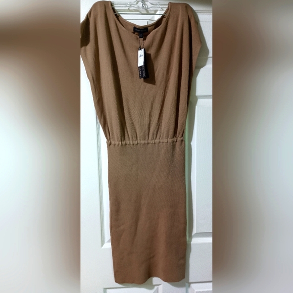 Banana Republic Dresses & Skirts - Banana Republic Tan Midi Dress